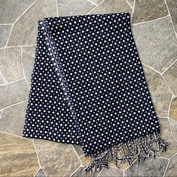 Banana Republic Scarf - Picture 5 of 10